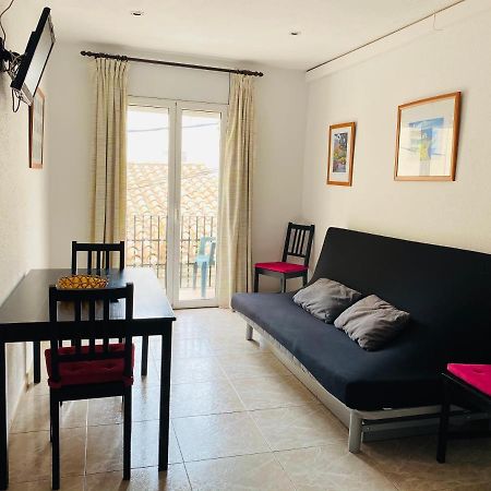 Apartamentos Mitus Canet De Mar Bagian luar foto