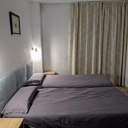 Apartamentos Mitus Canet De Mar Bagian luar foto