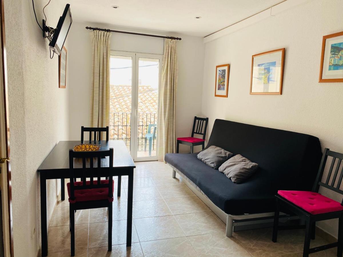 Apartamentos Mitus Canet De Mar Bagian luar foto