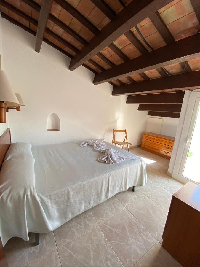 Apartamentos Mitus Canet De Mar Bagian luar foto