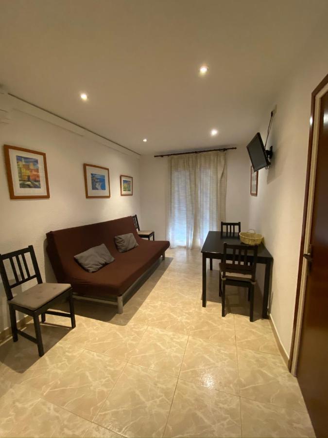 Apartamentos Mitus Canet De Mar Bagian luar foto