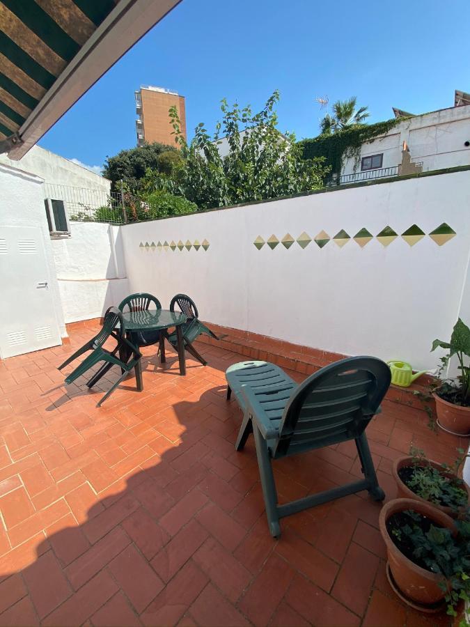 Apartamentos Mitus Canet De Mar Bagian luar foto