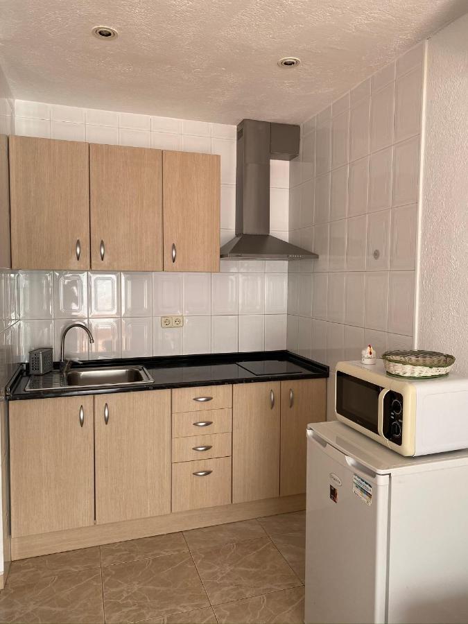 Apartamentos Mitus Canet De Mar Bagian luar foto