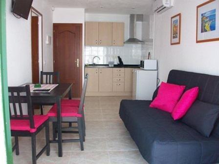 Apartamentos Mitus Canet De Mar Bagian luar foto