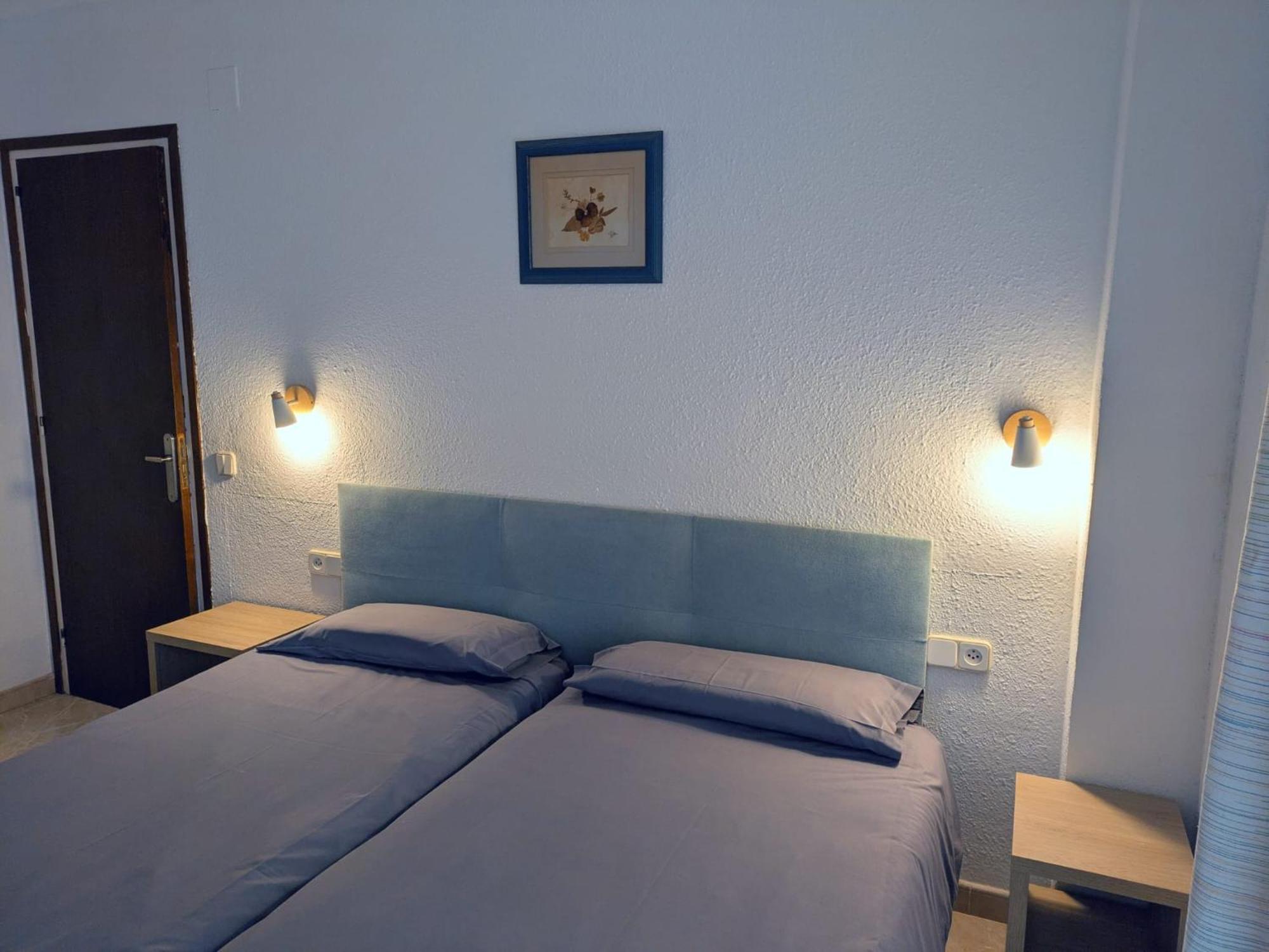Apartamentos Mitus Canet De Mar Bagian luar foto