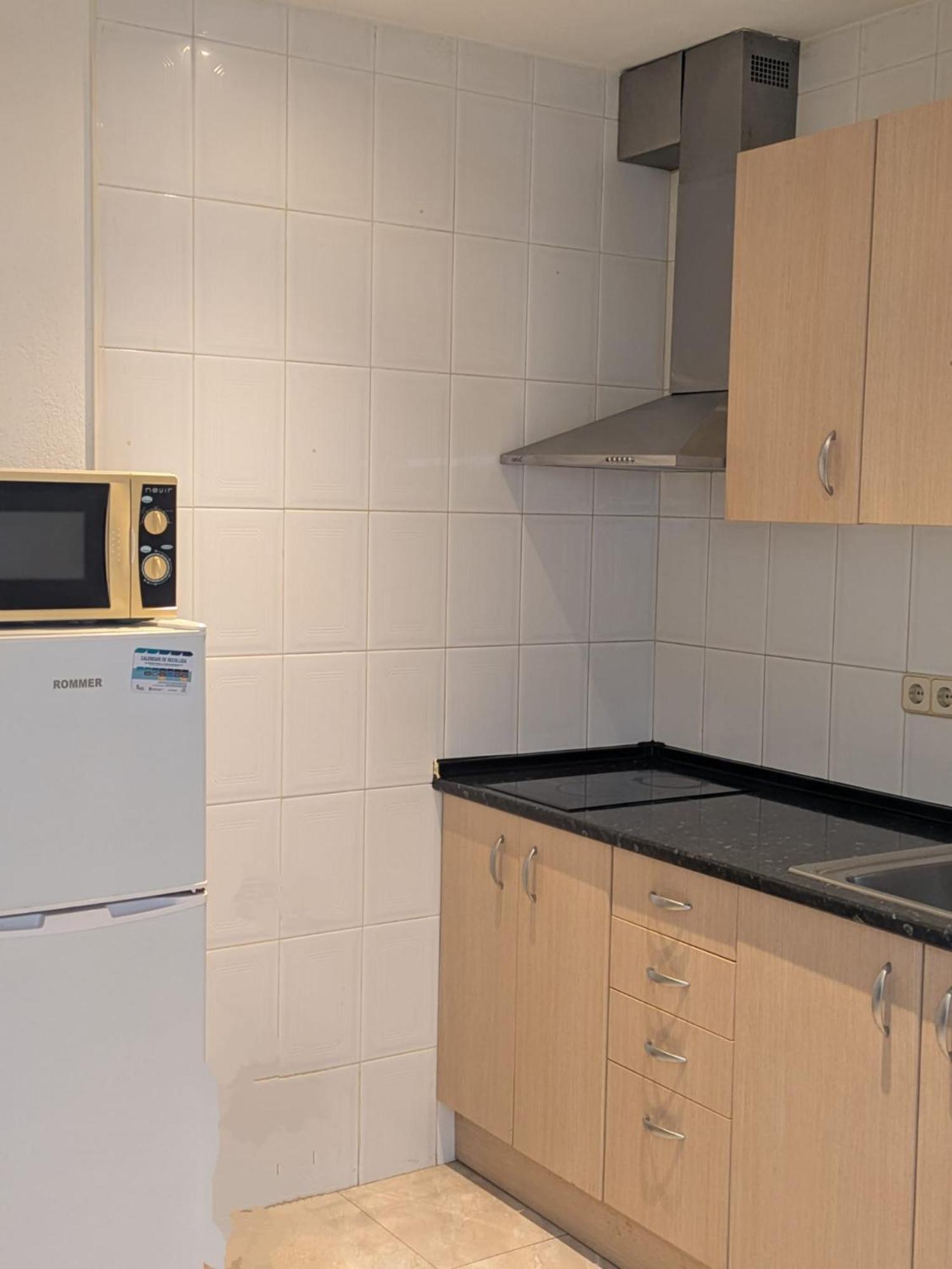 Apartamentos Mitus Canet De Mar Bagian luar foto