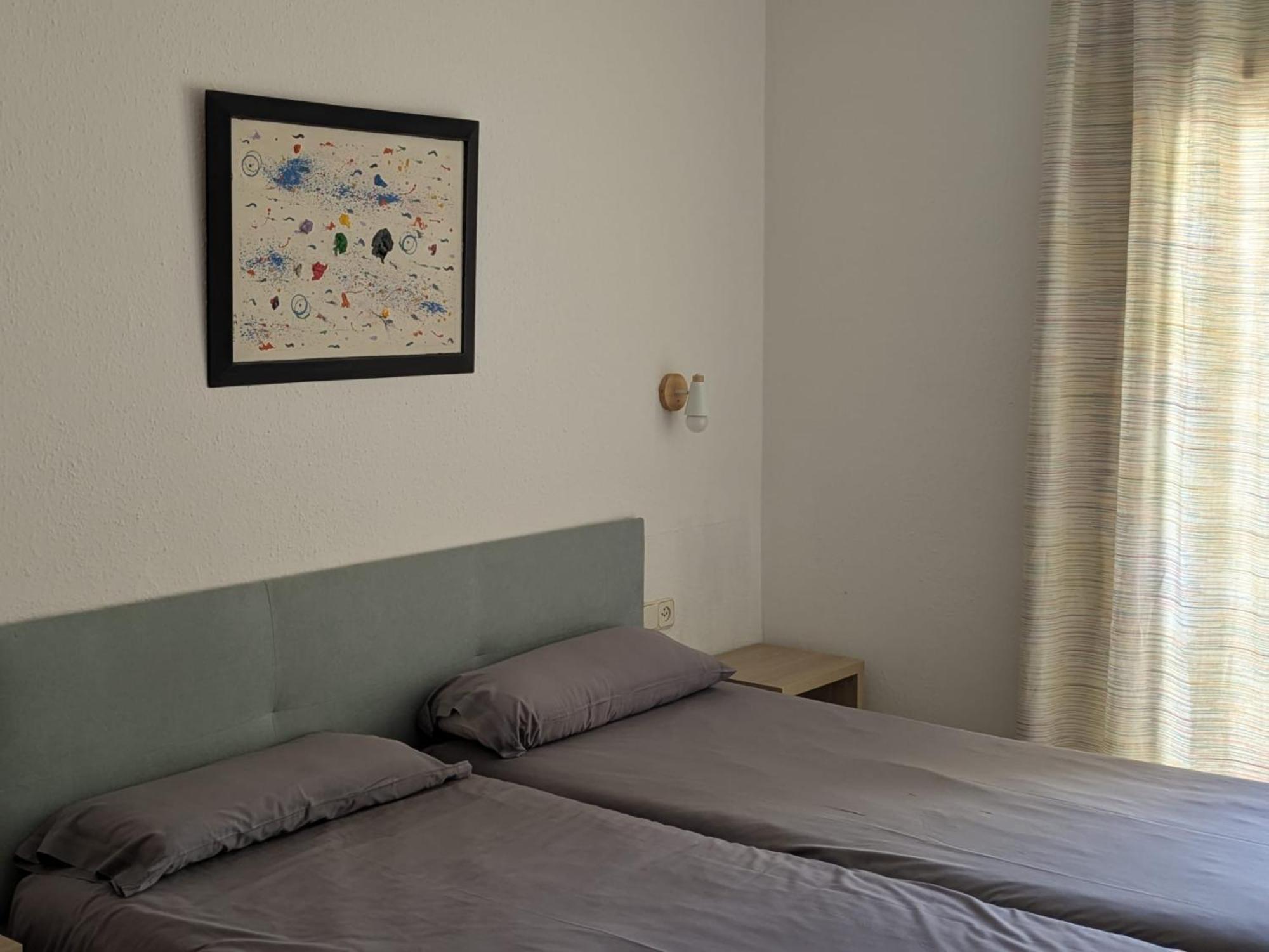 Apartamentos Mitus Canet De Mar Bagian luar foto